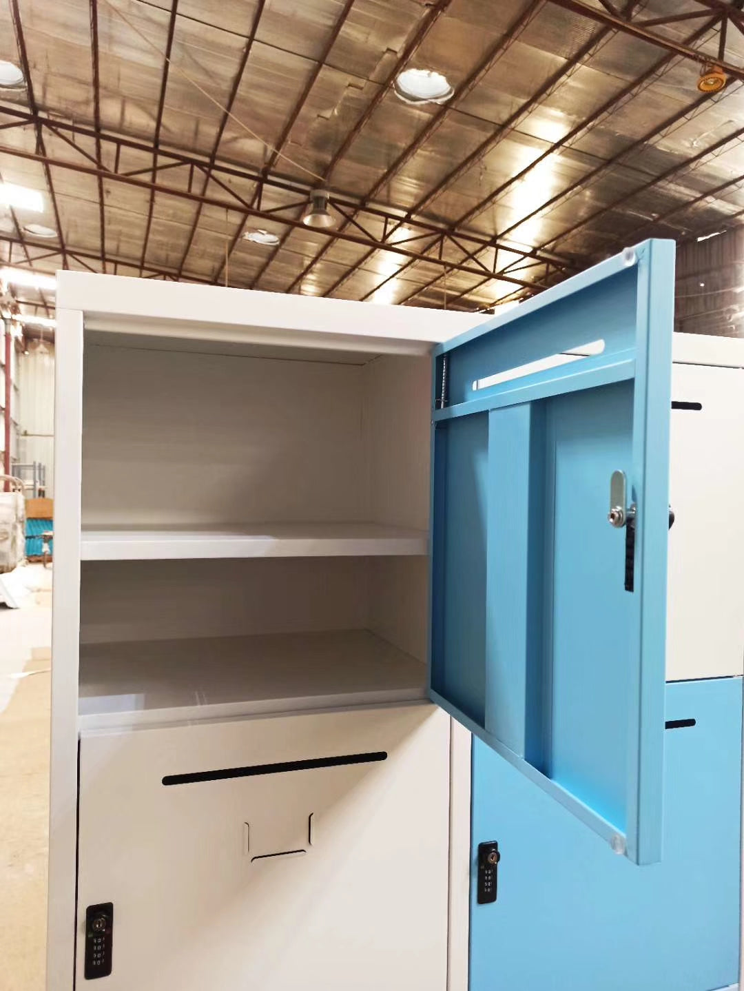 學生儲物柜，Locker，多門柜，多用途儲物柜，Storage Cabinet，學校 Locker，更衣室儲物柜，Plastic Locker，塑膠儲物柜