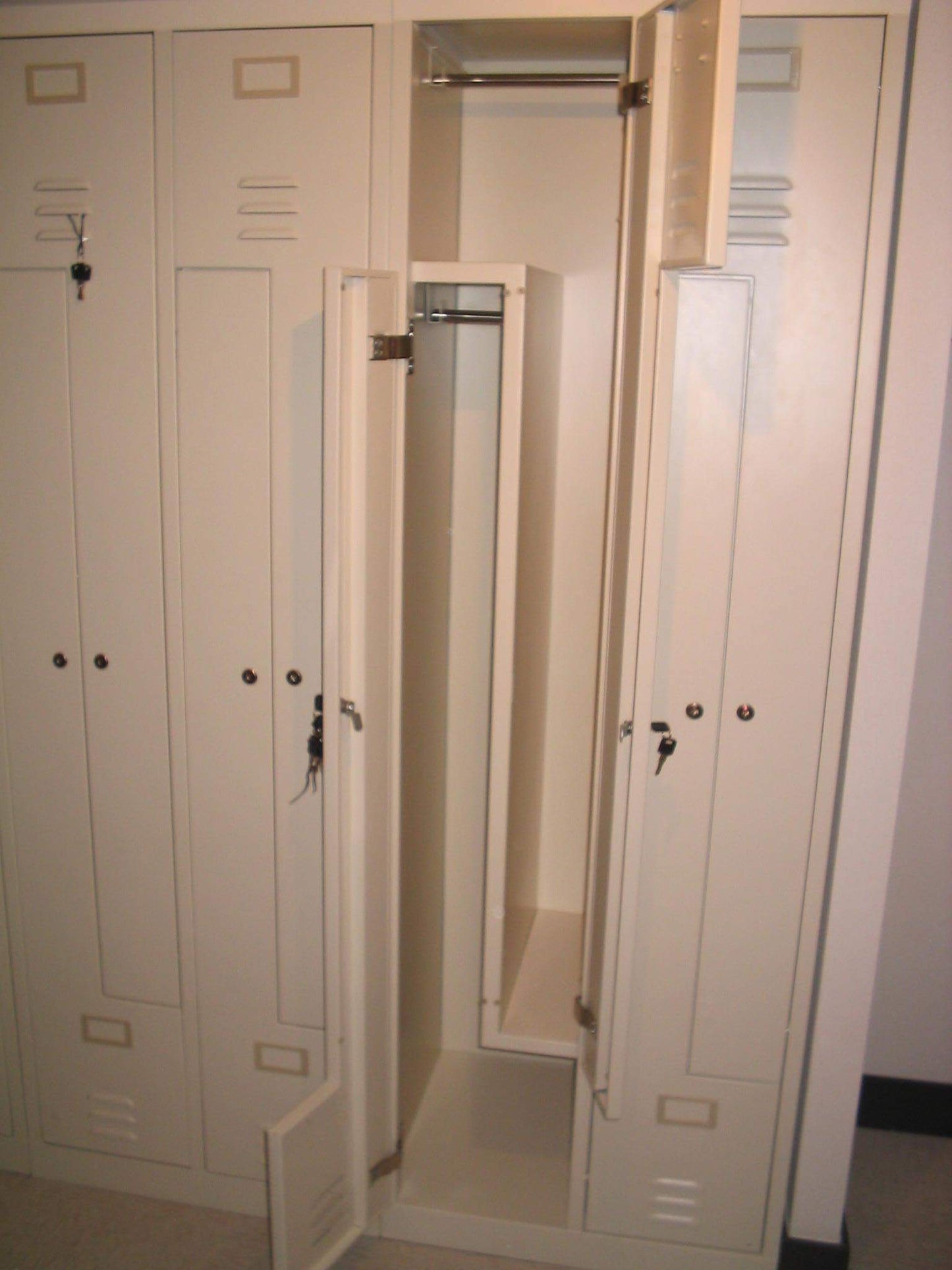 學生儲物柜，Locker，多門柜，多用途儲物柜，Storage Cabinet，學校 Locker，更衣室儲物柜，Plastic Locker，塑膠儲物柜