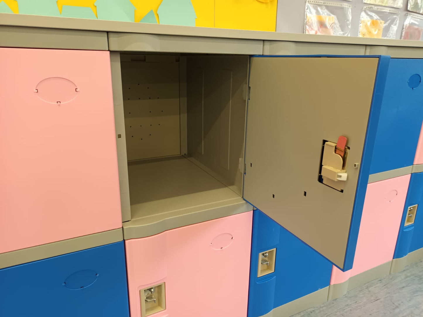 學生儲物柜，Locker，多門柜，多用途儲物柜，Storage Cabinet，學校 Locker，更衣室儲物柜，Plastic Locker，塑膠儲物柜